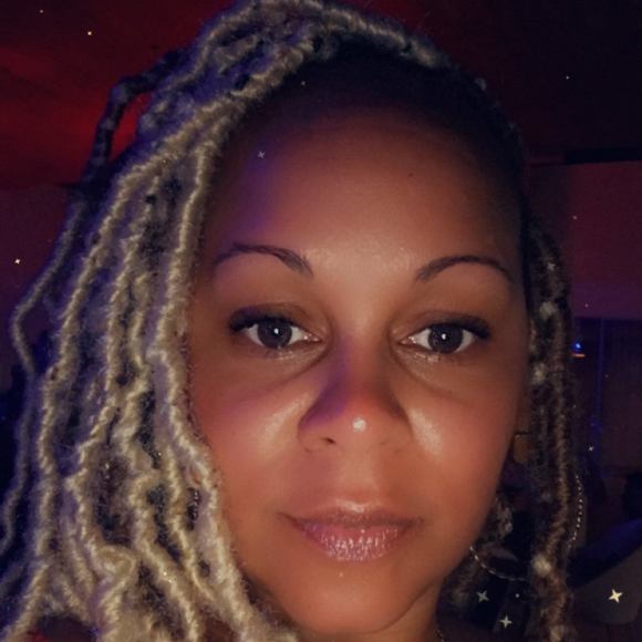 Meet your Posher, Alison - Picture 1 of 1